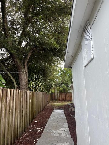 6104 SW 33rd St, Miramar, FL 33023