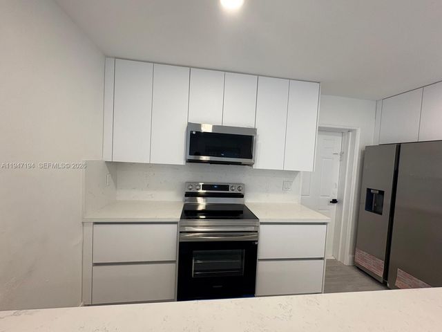 6104 SW 33rd St, Miramar, FL 33023