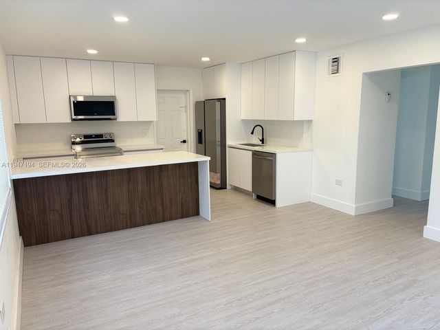 6104 SW 33rd St, Miramar, FL 33023