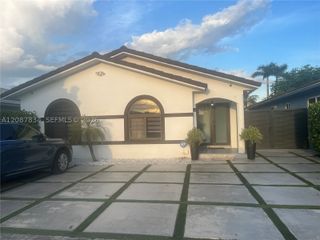 7801 W 30th Ln, Hialeah, FL 33018