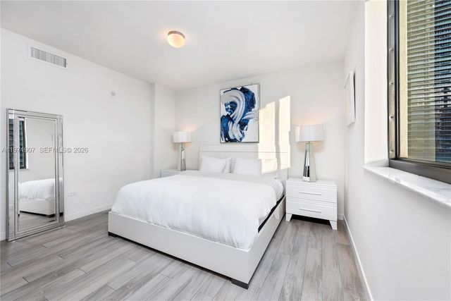 999 SW 1st Ave 2204, Miami, FL 33130