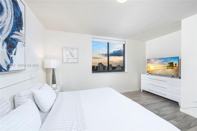 999 SW 1st Ave 2204, Miami, FL 33130