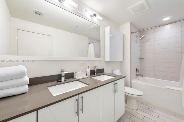 999 SW 1st Ave 2204, Miami, FL 33130