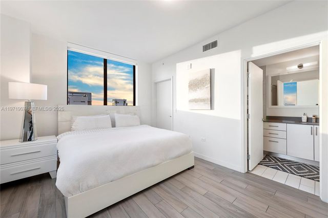 999 SW 1st Ave 2204, Miami, FL 33130