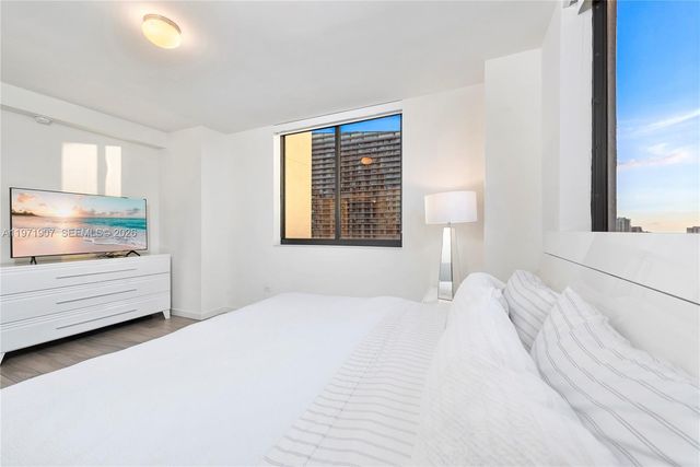 999 SW 1st Ave 2204, Miami, FL 33130