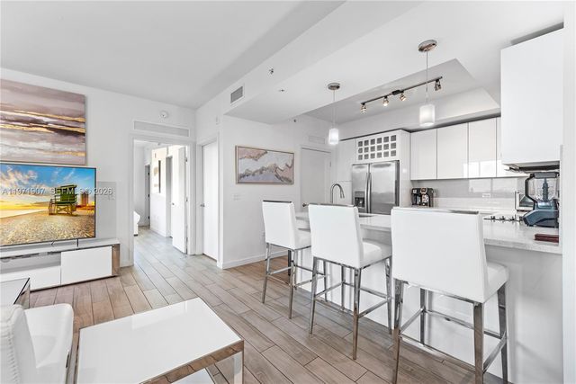 999 SW 1st Ave 2204, Miami, FL 33130