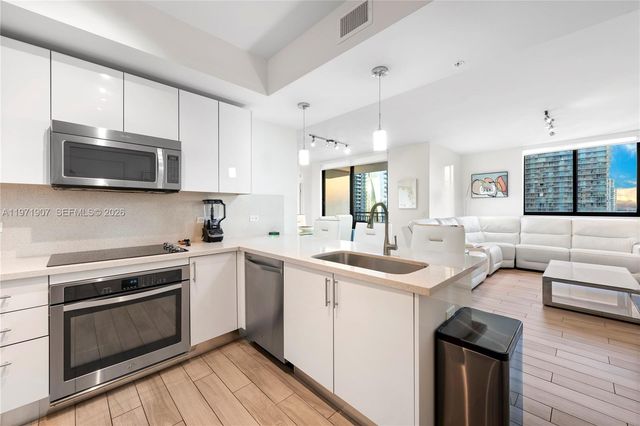 999 SW 1st Ave 2204, Miami, FL 33130