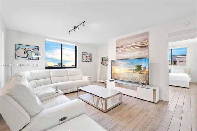 999 SW 1st Ave 2204, Miami, FL 33130