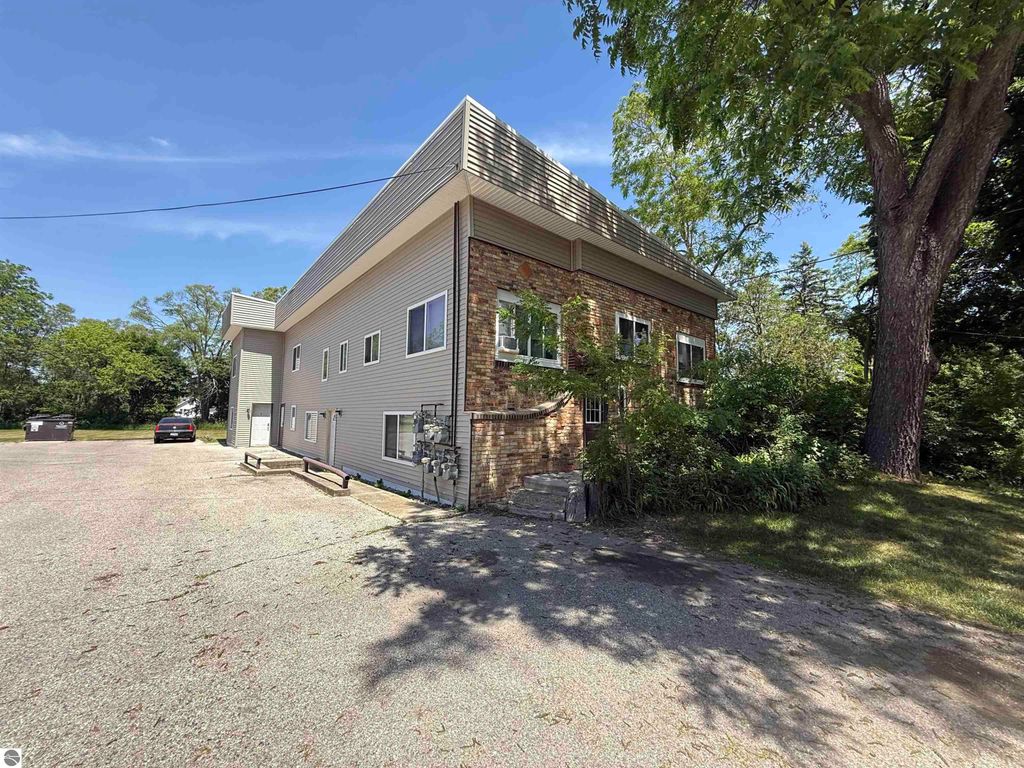 Image 1 of property listing at 1019 E Broadway Street, Mt Pleasant, MI 48858