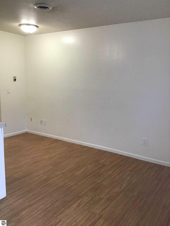 Image 9 of property listing at 1019 E Broadway Street, Mt Pleasant, MI 48858