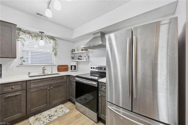 12758 Saint James Pl Apt D, Newport News, VA 23602