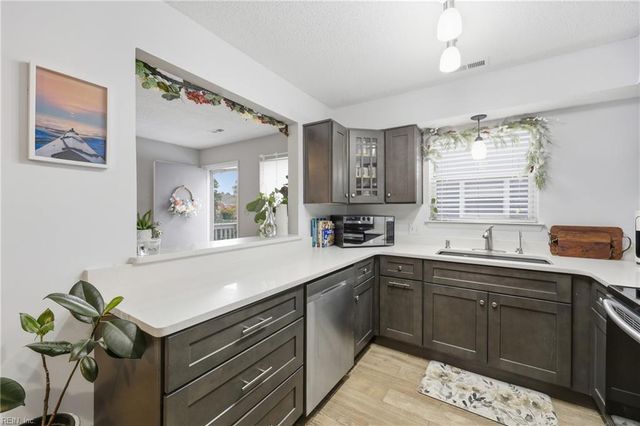 12758 Saint James Pl Apt D, Newport News, VA 23602
