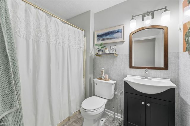 12758 Saint James Pl Apt D, Newport News, VA 23602
