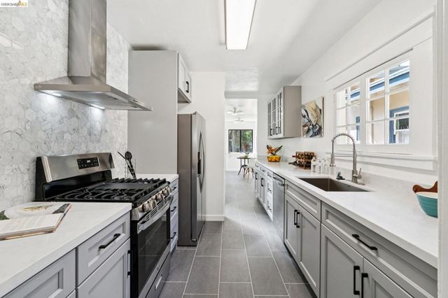 2320 Derby St, Berkeley, CA 94705