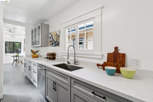 2320 Derby St, Berkeley, CA 94705