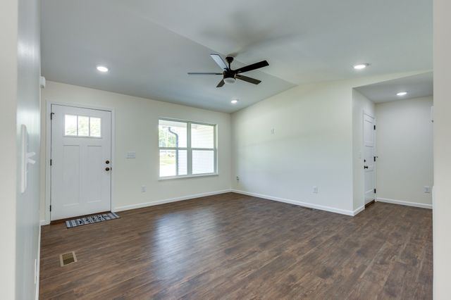 103 Irene Ln, Hohenwald, TN 38462