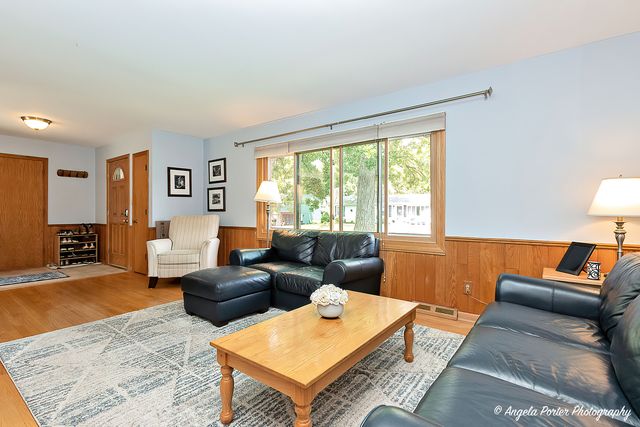 702 W Broadway Street, Mchenry, IL 60051