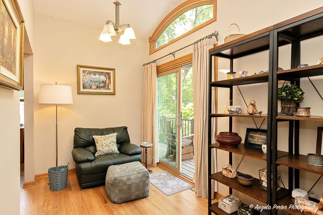 702 W Broadway Street, Mchenry, IL 60051