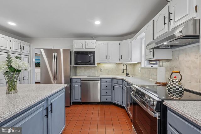 69 N SPRING LN, Phoenixville, PA 19460