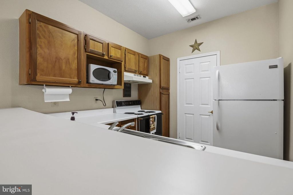 Image 12 of property listing at 604-G SQUIRE LN #604-G, Bel Air, MD 21014