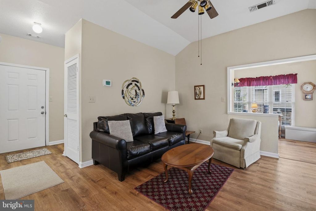 Image 4 of property listing at 604-G SQUIRE LN #604-G, Bel Air, MD 21014