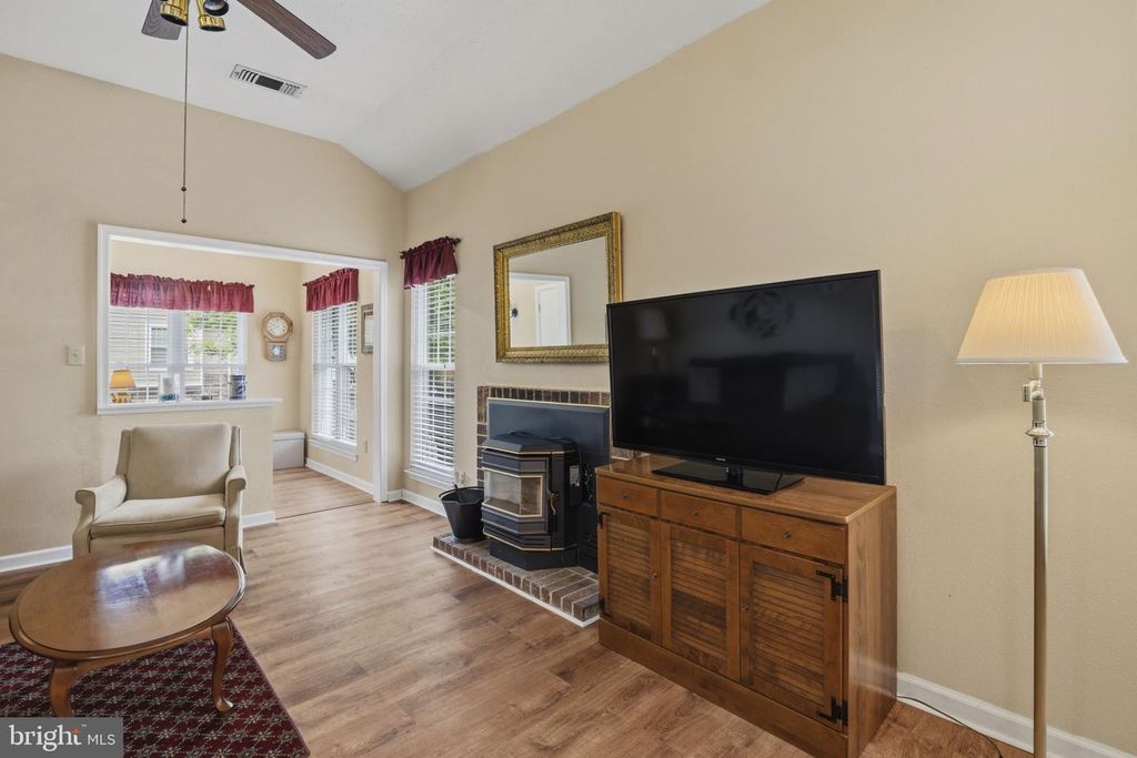 Image 5 of property listing at 604-G SQUIRE LN #604-G, Bel Air, MD 21014