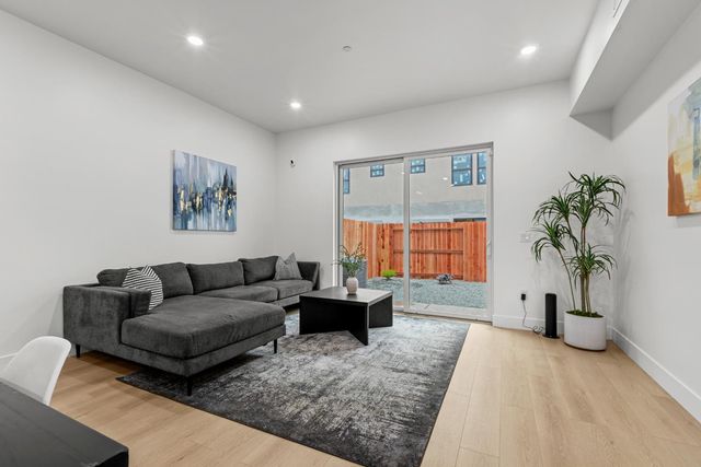 2821 Democracy Aly, Sacramento, CA 95816