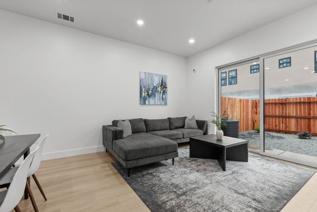 2821 Democracy Aly, Sacramento, CA 95816