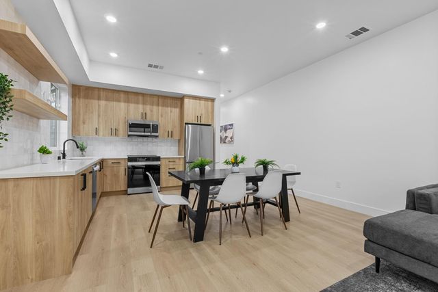 2821 Democracy Aly, Sacramento, CA 95816