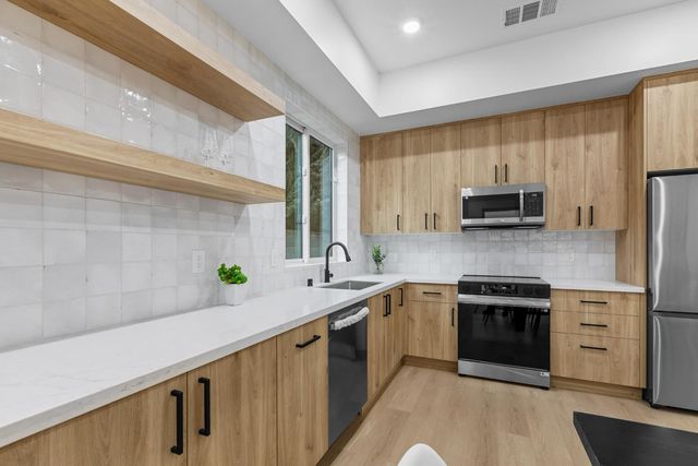 2821 Democracy Aly, Sacramento, CA 95816