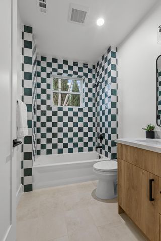 2821 Democracy Aly, Sacramento, CA 95816