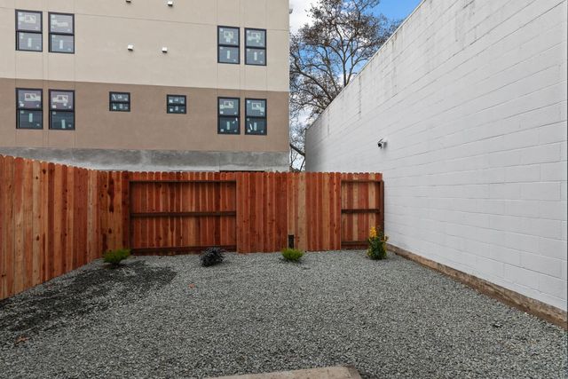 2821 Democracy Aly, Sacramento, CA 95816