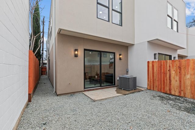 2821 Democracy Aly, Sacramento, CA 95816