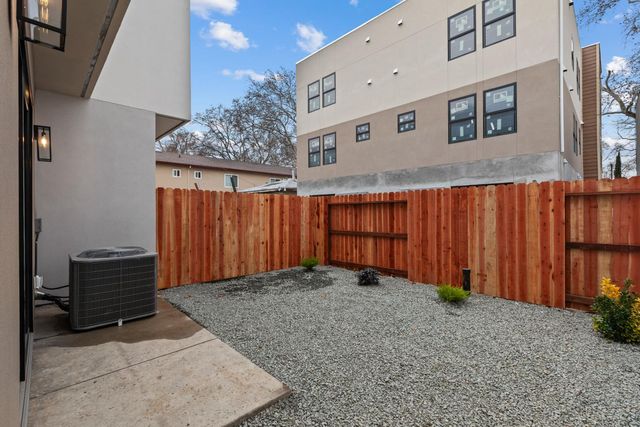 2821 Democracy Aly, Sacramento, CA 95816