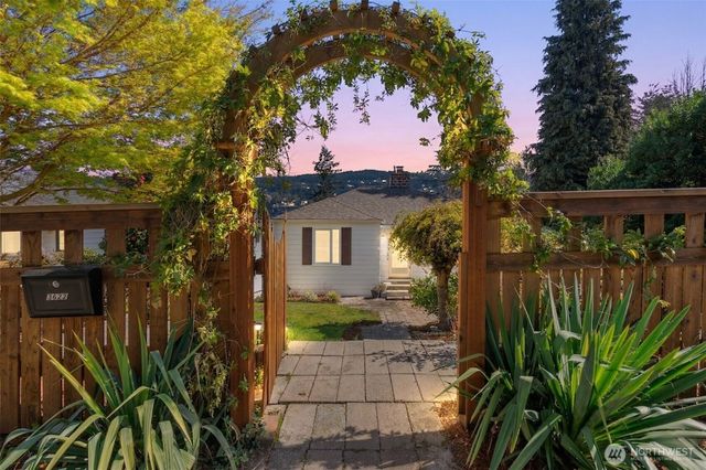 3622 23rd Ave W, Seattle, WA 98199