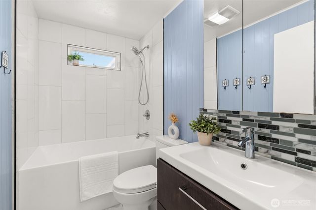 3622 23rd Ave W, Seattle, WA 98199