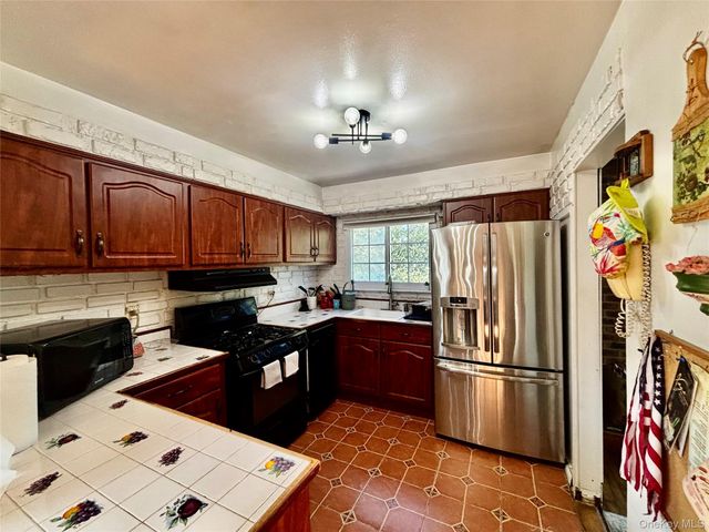 254-40 Craft Avenue 2nd Fl, Rosedale, NY 11422