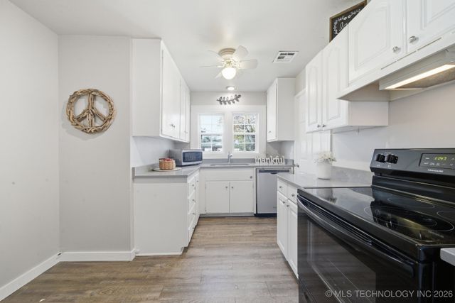 802 N Birch Street, Owasso, OK 74055