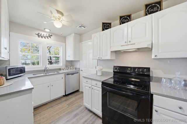 802 N Birch Street, Owasso, OK 74055