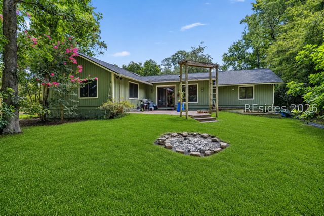 7 Bay Pines Dr, Hilton Head Island, SC 29928