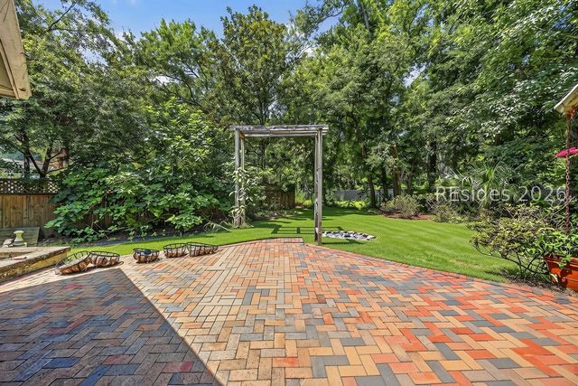 7 Bay Pines Dr, Hilton Head Island, SC 29928