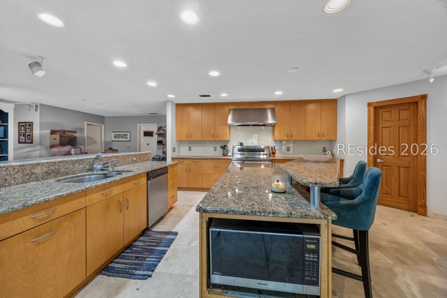 7 Bay Pines Dr, Hilton Head Island, SC 29928