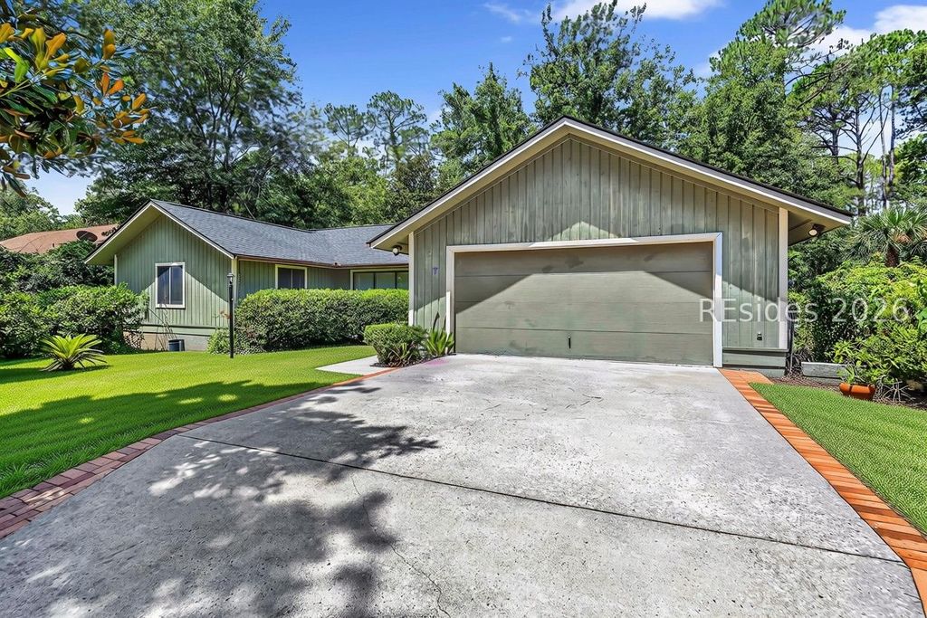 7 Bay Pines Dr, Hilton Head Island, SC 29928