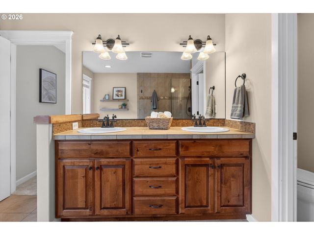 222 Nw 153RD St, Vancouver, WA 98685