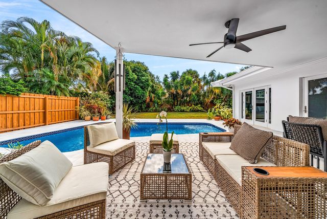 830 Tangerine Way, Gulf Stream, FL 33483