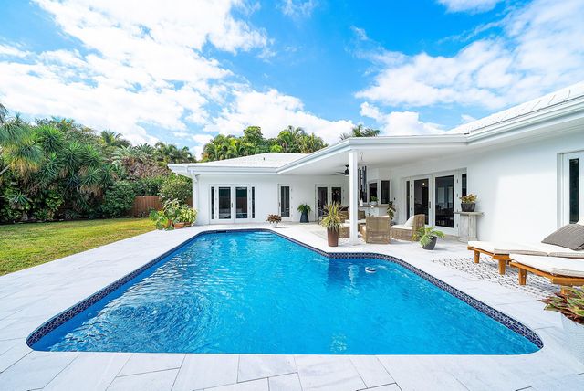 830 Tangerine Way, Gulf Stream, FL 33483