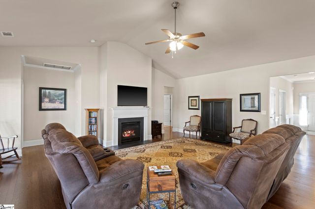 215 Marehaven Court, Piedmont, SC 29673