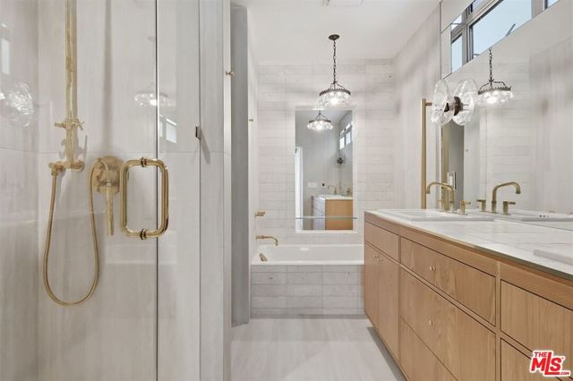 444 S Windsor Boulevard, Los Angeles, CA 90020
