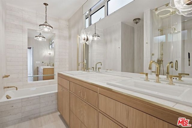 444 S Windsor Boulevard, Los Angeles, CA 90020