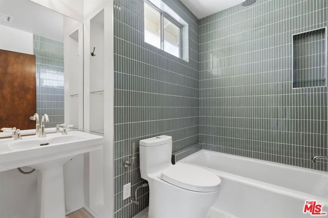 444 S Windsor Boulevard, Los Angeles, CA 90020